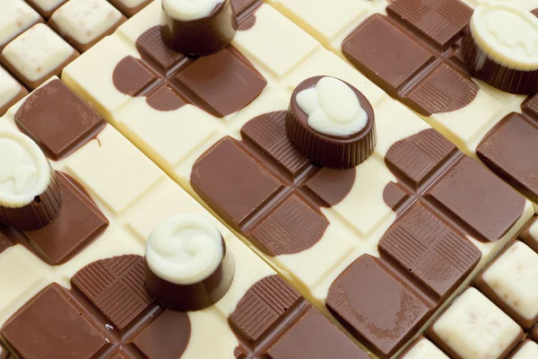 Barras de chocolate con caramelos de chocolate — Foto de Stock