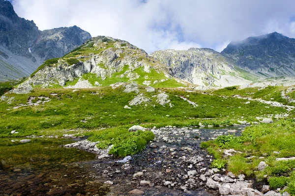 Vale sob Prielom, Vysoke Tatry (High Tatras), Eslováquia — Fotografia de Stock