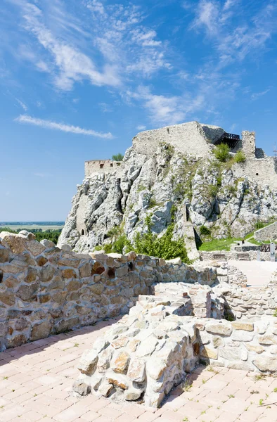 Ruïnes van het kasteel van devin, Slowakije — Stockfoto