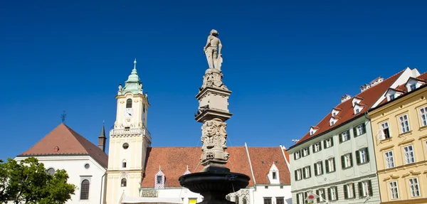 Piazza principale e vecchio municipio, Bratislava, Slovacchia — Foto Stock