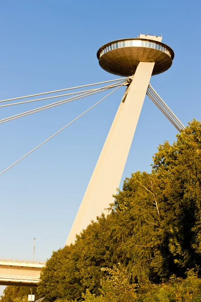 Nieuwe brug met restauran op de toren, bratislava, Slowakije — Stockfoto