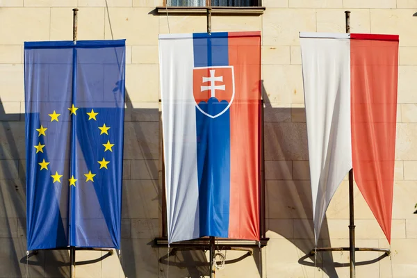 Flaggor i bratislava, Slovakien — Stockfoto