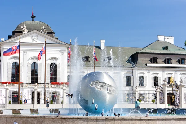 Grassalkovich 궁전, 브라 티 슬 라바, Slov에서 대통령 거주 — 스톡 사진