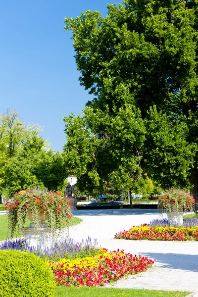 Garden of Grassalkovich Palace, Bratislava, Slovakia — Stock Photo, Image