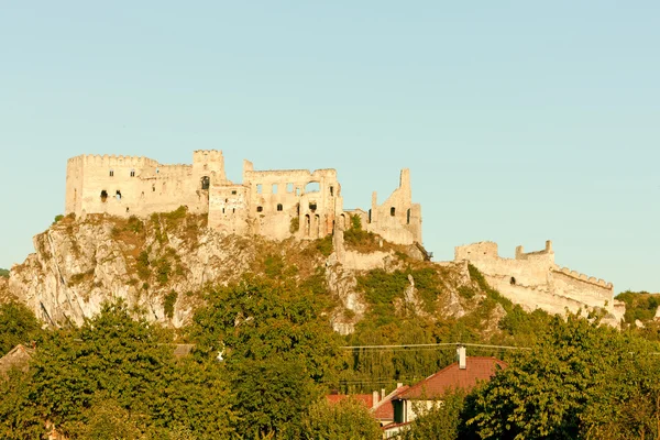 Ruínas do castelo de Beckov, Eslováquia — Fotografia de Stock