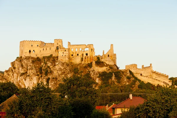 Ruínas do castelo de Beckov, Eslováquia — Fotografia de Stock