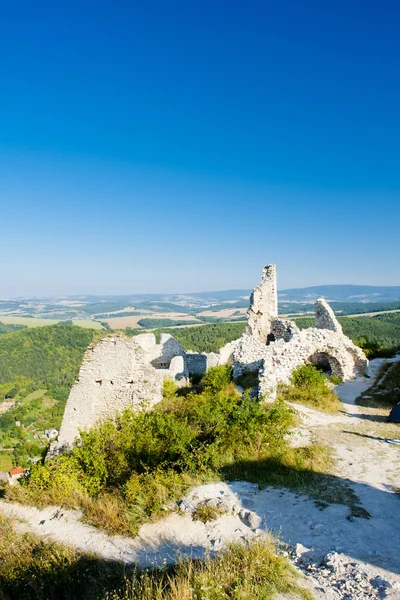 Slovakya 'daki Cachtice Kalesi kalıntıları