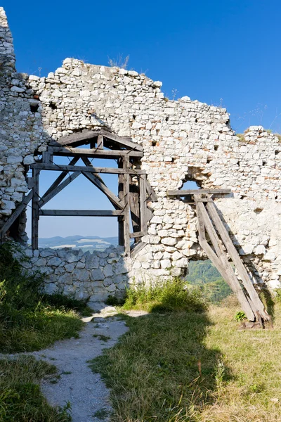 Ruinas del castillo de Cachtice, Eslovaquia — Foto de Stock