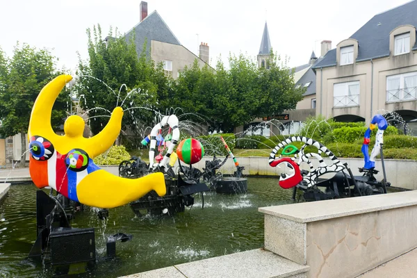 Fântâna modernă de Niki de Saint Phalle, Chateau-Chinon, Burgund — Fotografie, imagine de stoc
