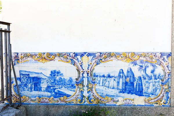 Tiles (azulejos) at railway station of Duas Igrejas, Portugal — Stock Photo, Image