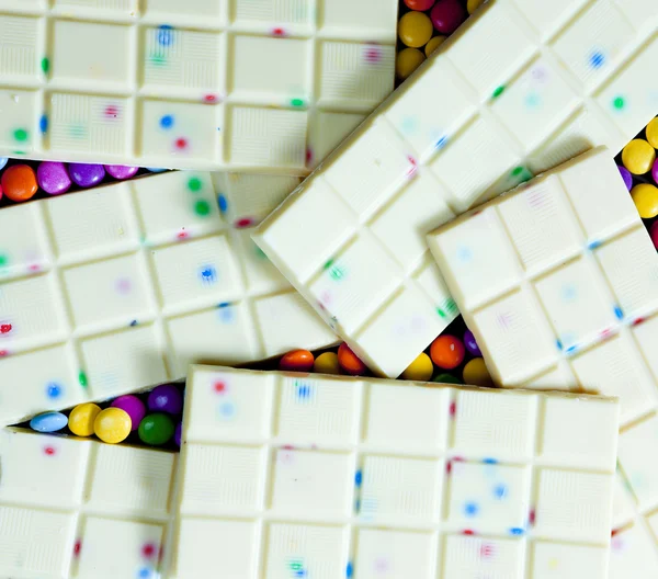 Bodegón de chocolate blanco con smarties —  Fotos de Stock