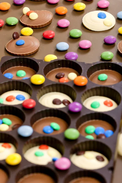 Stilleben av choklad med smarties — Stockfoto