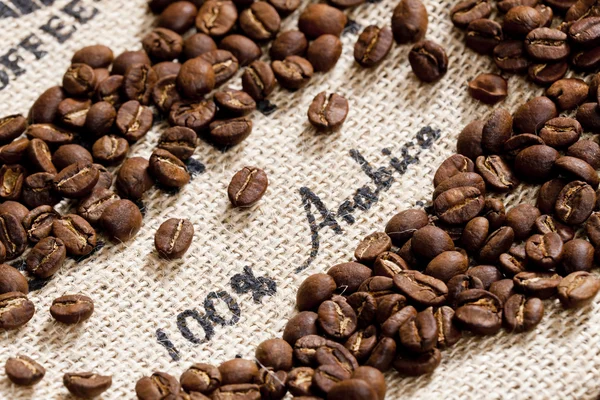 Naturaleza muerta de los granos de café — Foto de Stock