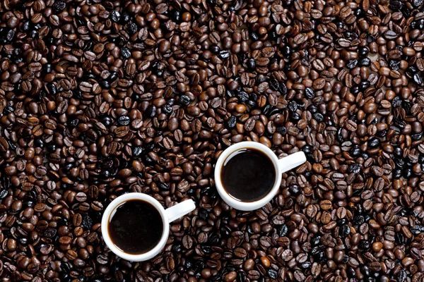 Zátiší šálků kávy a kávových zrn — Stock fotografie