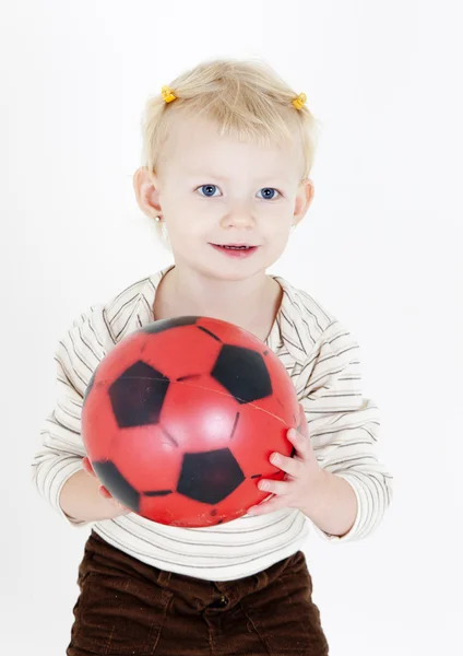 Portrét holčička hraje s míčem — Stock fotografie