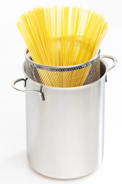 Spaghetti im Topf — Stockfoto