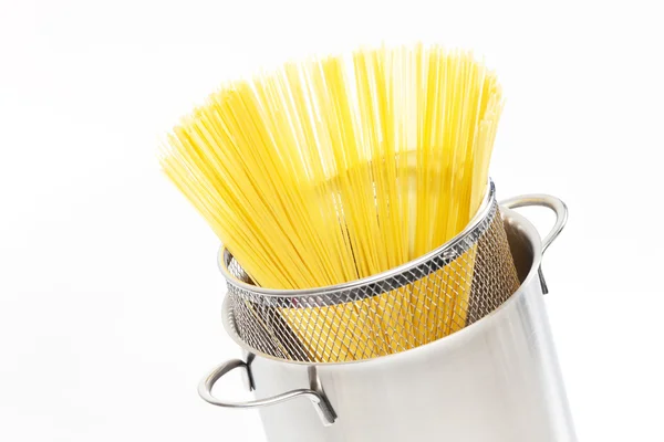 Spaghetti im Topf — Stockfoto
