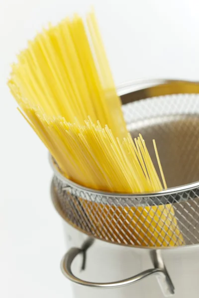 鍋にスパゲティ — ストック写真