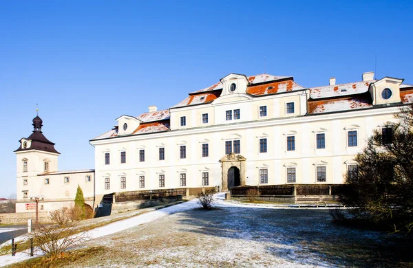 Замок в Рыхнове-над-Кнезноу, Чехия — стоковое фото