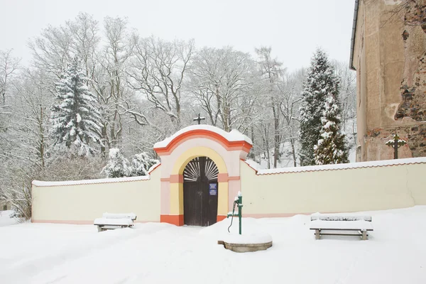 Église Saint-Pierre-et-Paul, Lisna, République tchèque — Photo