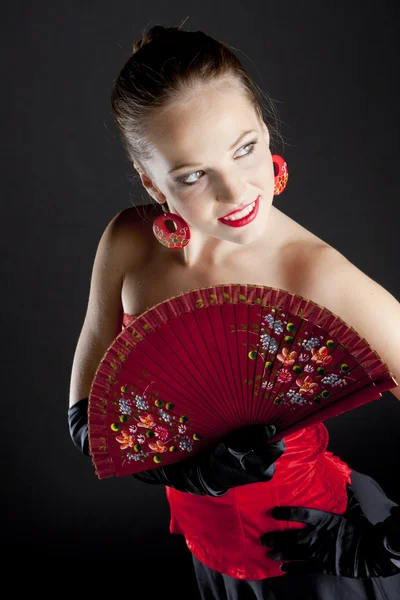 Retrato de um bailarino segurando um ventilador — Fotografia de Stock