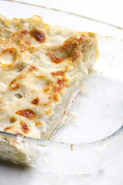 Spinazie lasagne met zalm — Stockfoto