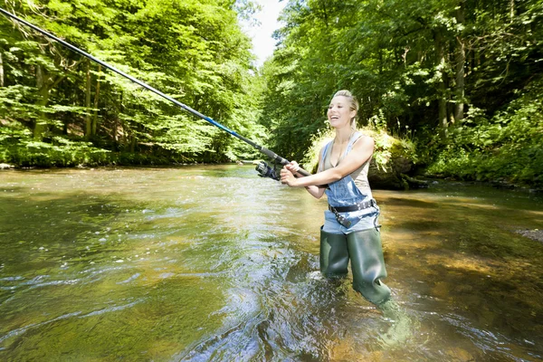 Woman fishing in river — Stock Photo, Image