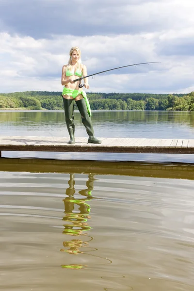 Fishing woman standing on pier — Stock Photo, Image