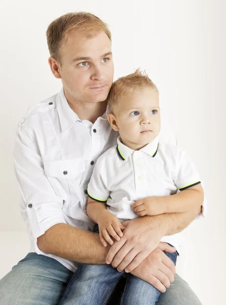 Porträt des Vaters mit seinem kleinen Sohn — Stockfoto