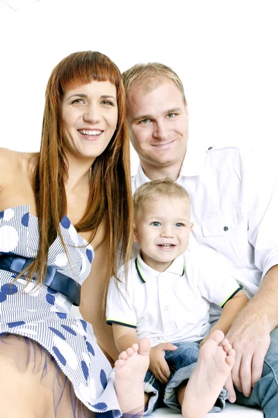 Porträt der Eltern mit ihrem kleinen Sohn — Stockfoto