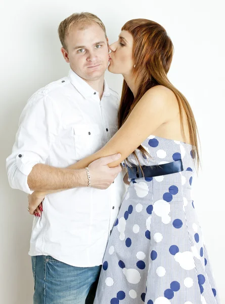 Retrato de pareja besándose — Foto de Stock