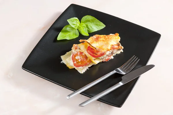 Lasagne à la dinde hachée et tomates — Photo