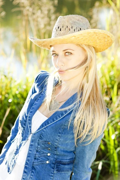 Portrait of young woman wearing a hat — Stock Photo, Image
