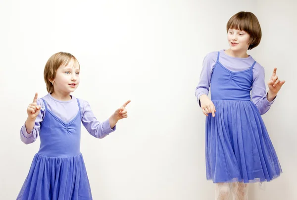 Två systrar dansare — Stockfoto