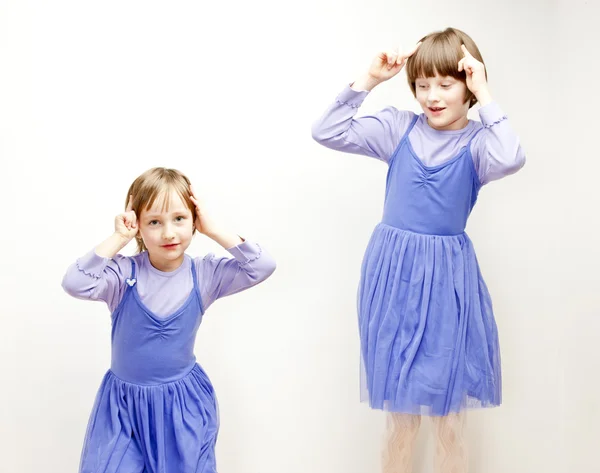 Twee zussen dansers — Stockfoto