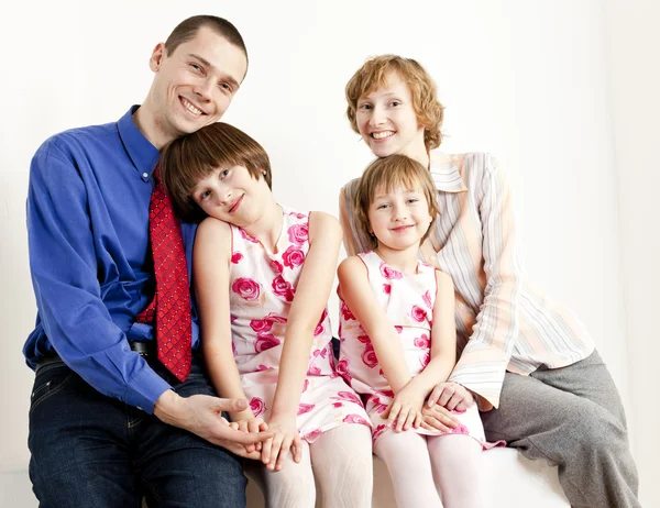 Portrait of parents with their daughters — Stock Photo, Image