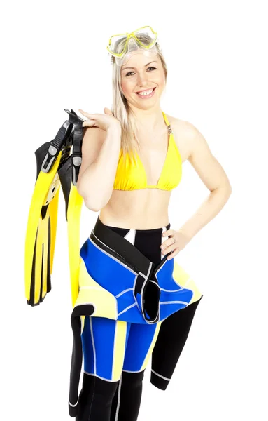 Ritratto di giovane donna in neoprene con attrezzatura subacquea — Foto Stock