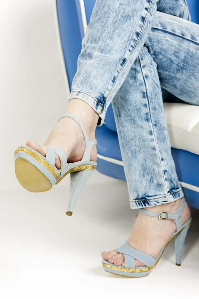 Detail of woman wearing denim summer shoes — Stock Photo, Image