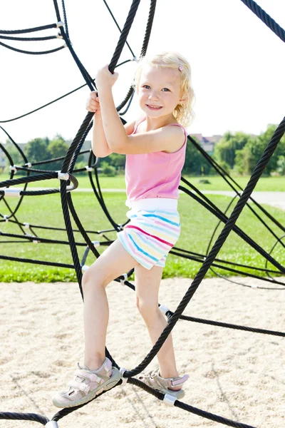 Liten jente på lekeplassen – stockfoto