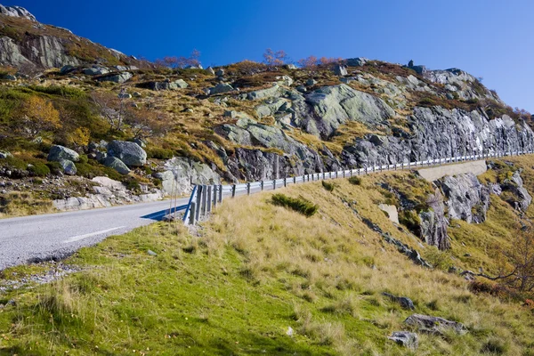 Горный хребет рядом с пиком Урдвассеи, Норвегия — стоковое фото