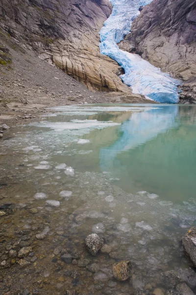 Melkevollbreen glaciär, nationalparken jostedalsbreen, nära brigsna — Stockfoto