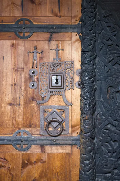 Dveře, hedal stavkirke, Norsko — Stock fotografie