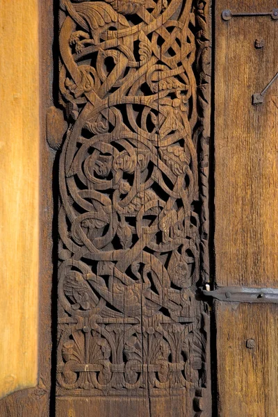 Detalle de la puerta, Torpo Stavkirke, Noruega — Foto de Stock