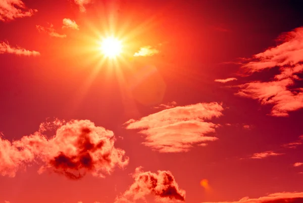 Sun in red sky — Stock Photo, Image