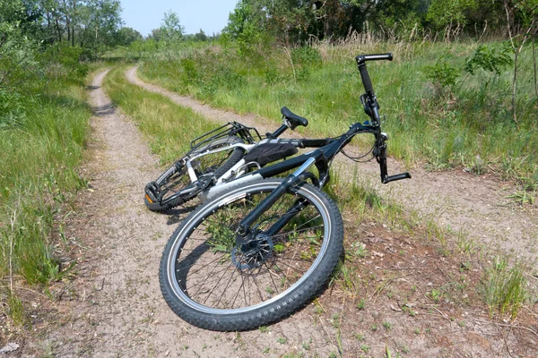 Bike on countryside road — Stock Photo, Image