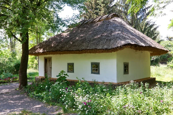 伝統のウクライナの家 — ストック写真