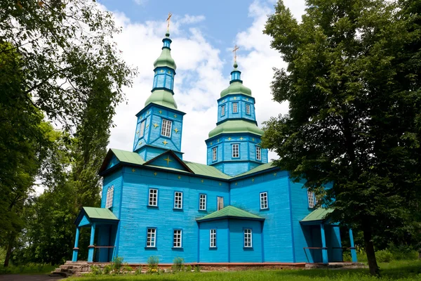 青い木製教会 — ストック写真
