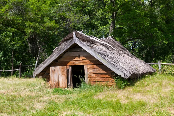 Eski ahşap kulübe — Stok fotoğraf