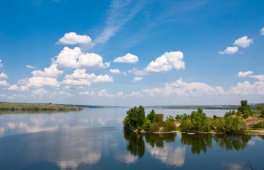 Yaz sahne Nehri üzerinde