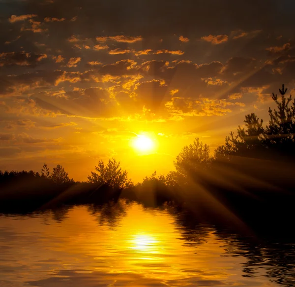 Ηλιοβασίλεμα στη λίμνη — Φωτογραφία Αρχείου